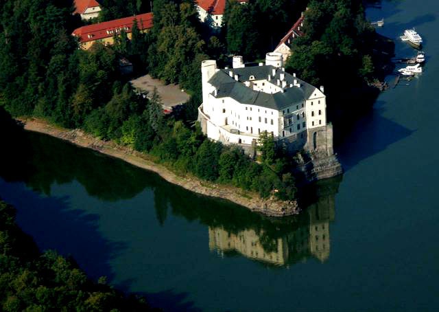Экскурсия в замок Орлик и Глубока над Влтавой  