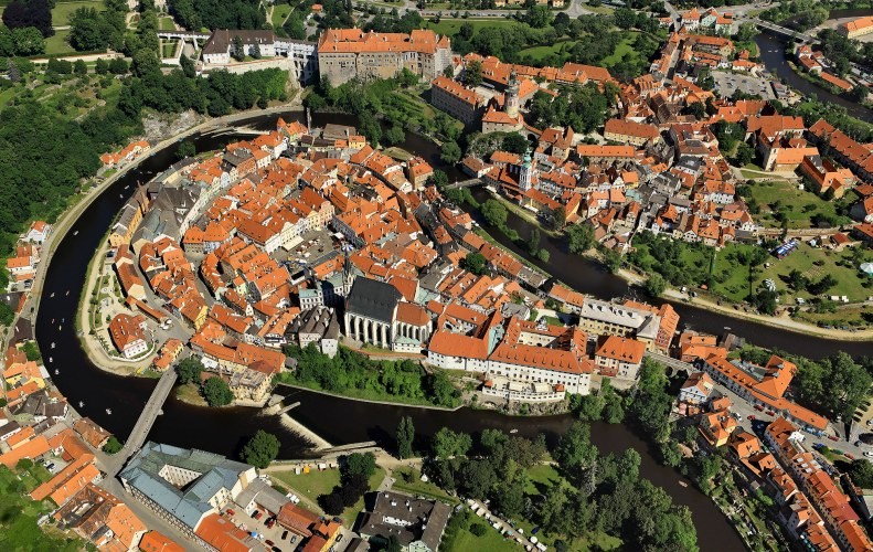 Экскурсия из Праги в Крумлов и Замок Глубока