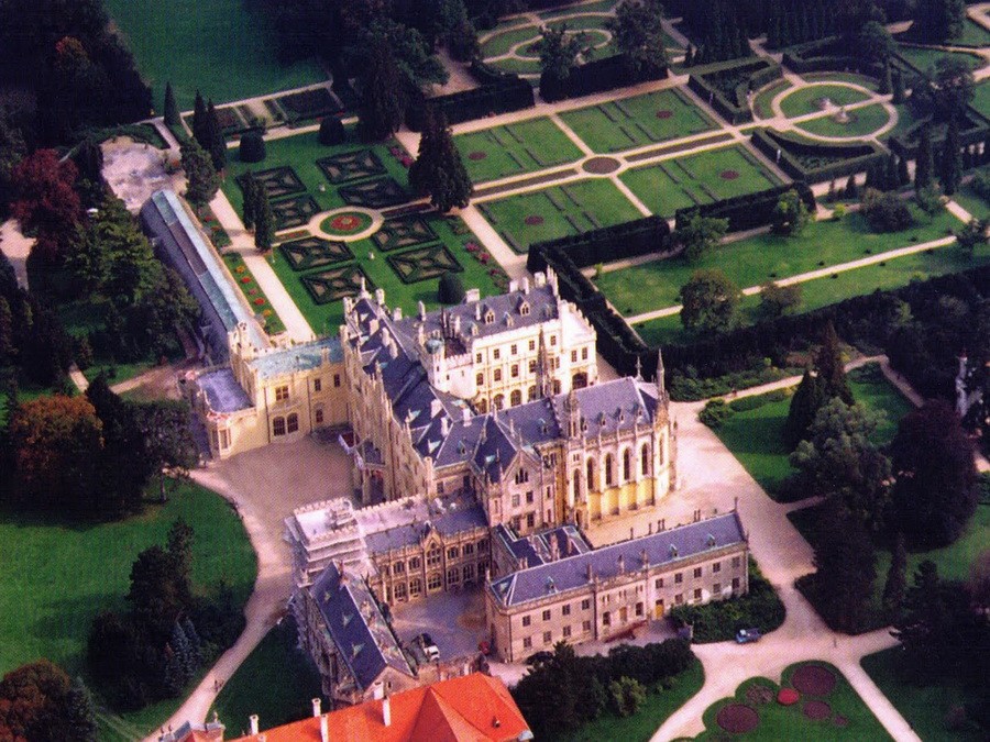 Экскурсия из Праги в Моравию и замок Леднице